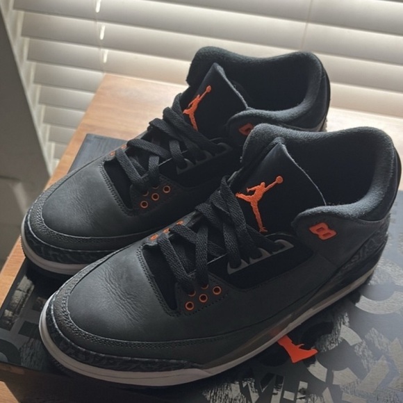 Air Jordan 3 Fear - Picture 2 of 8
